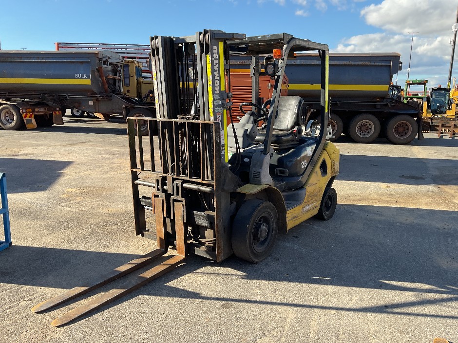 <p>2012 Komatsu FG25HT-17 Petrol and Gas</p>
