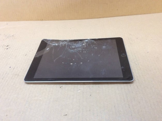 Apple iPad 6 (A1893) Tablet 32GB