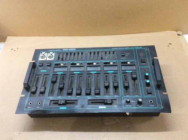 Realistic SSM-2200 Stereo Audio Mixer with Equalizer/Echo