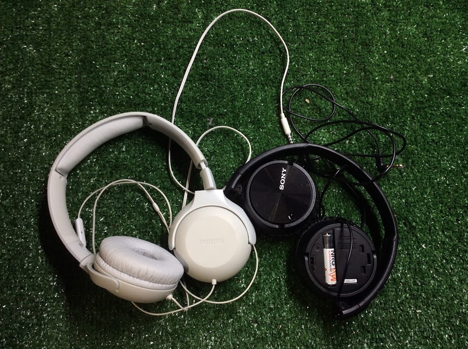 Philips / Sony Mix Model Headphones (Lot of 2)