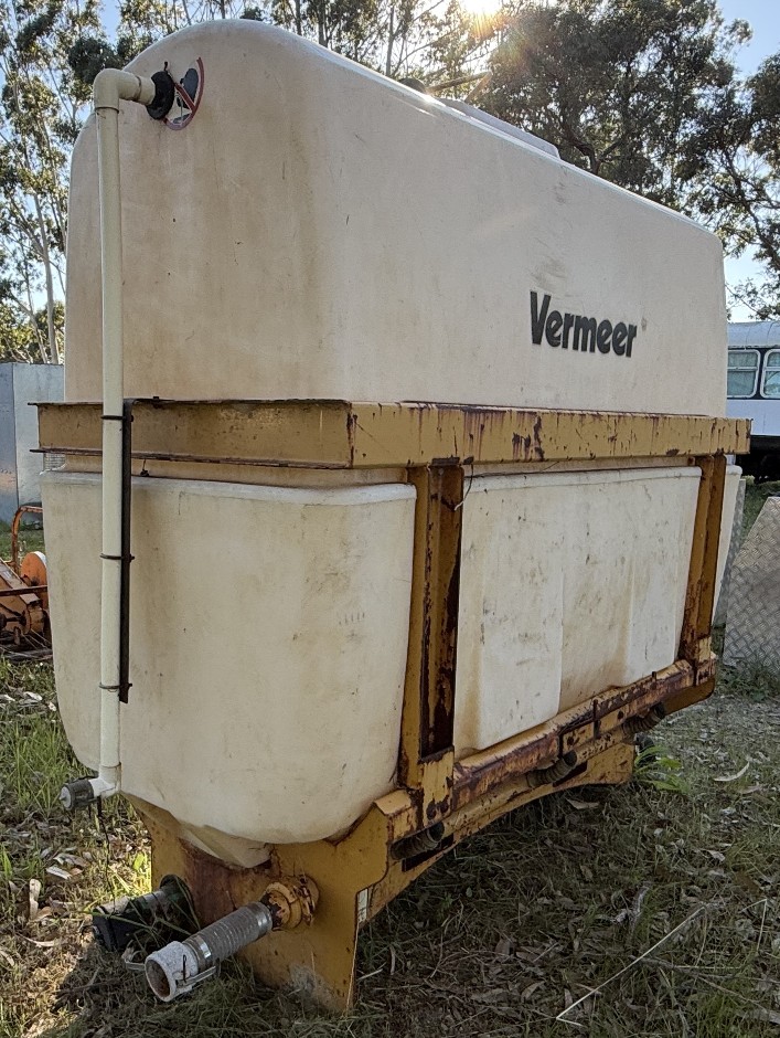 Vermer 1,800L Plastic Tank with Steel Frame