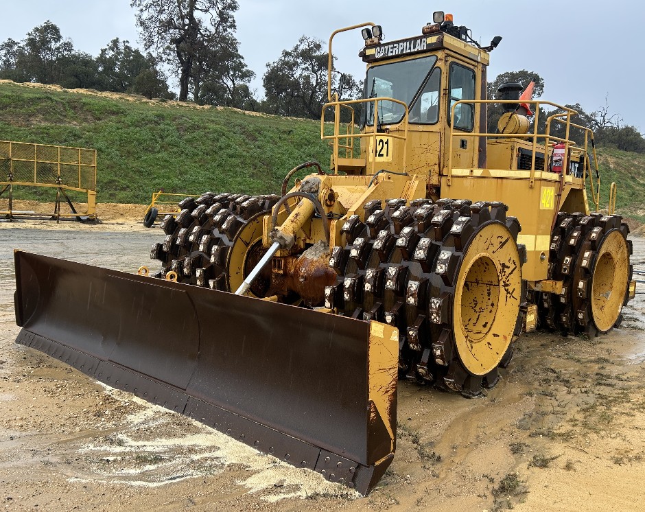 <p>1999 Caterpillar 836 Compactor Dozer</p>