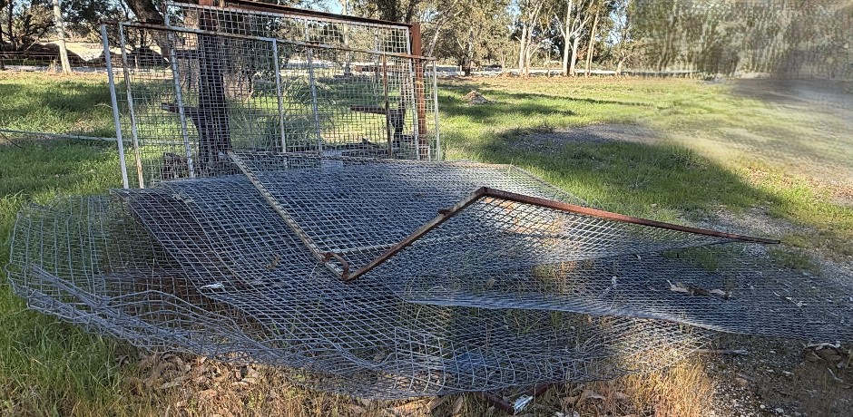 <p>Various Wire Fencing</p>