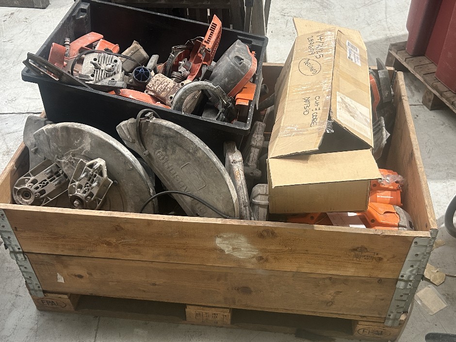 <p>Crate Of Assorted Parts</p>