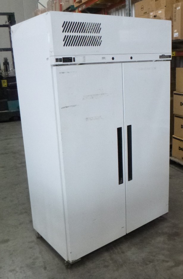 <p>Williams Pearl Star LPS 25DCB Mobile Dual Solid Door Upright Refrigerato