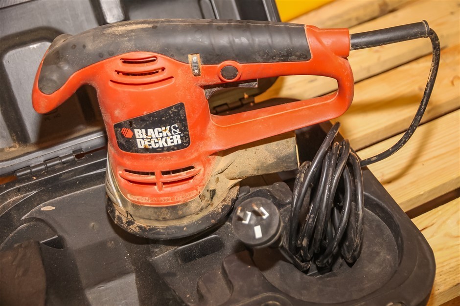 <p>Black & Decker KA191-XE Orbital Sander with Poly Case</p>