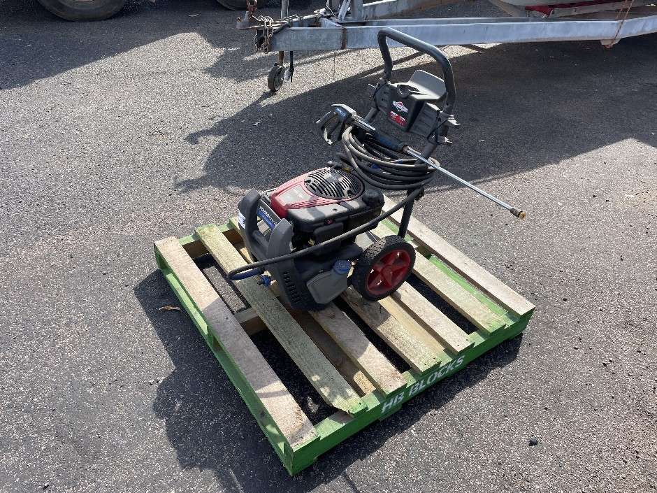 <p>Briggs Stratton Powerflo Pressure Washer</p>