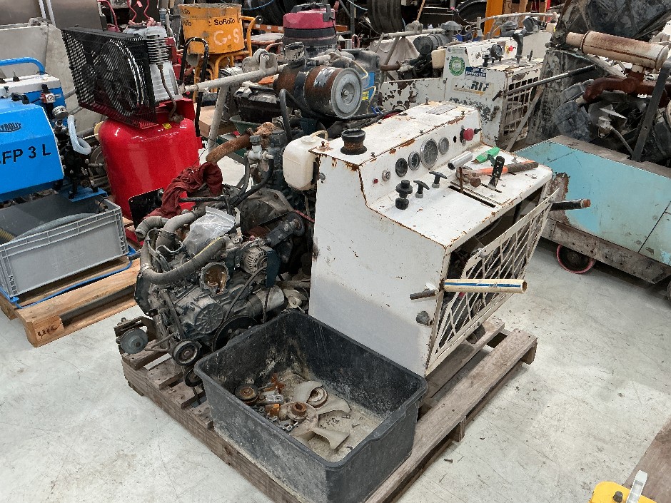 <p>Merit 44 Road Saw</p>