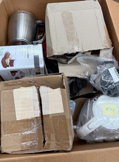 Assorted Kitchenware/Bathroom Items. NB: Untested and some may be minor use