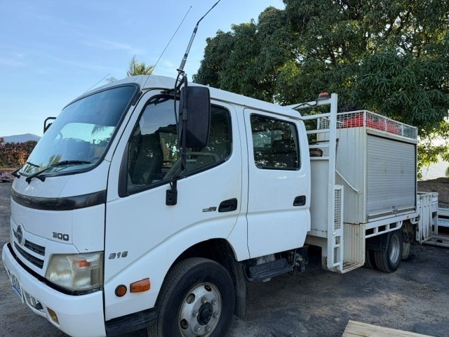 2007 Hino 300 4 x 2 Tray Body Truck