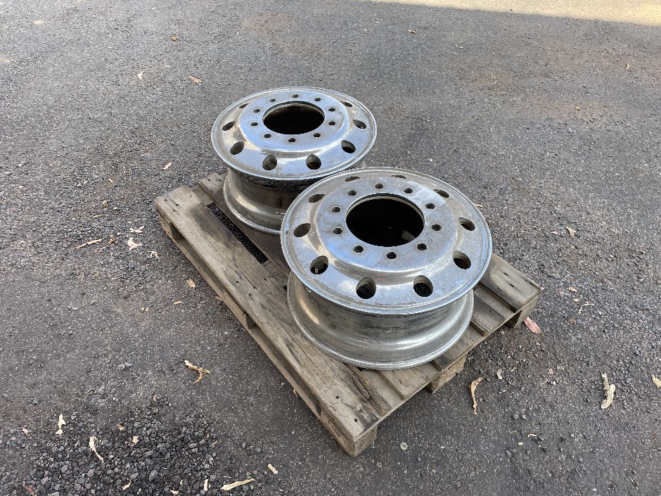 <p>Alloy Truck Rims</p>