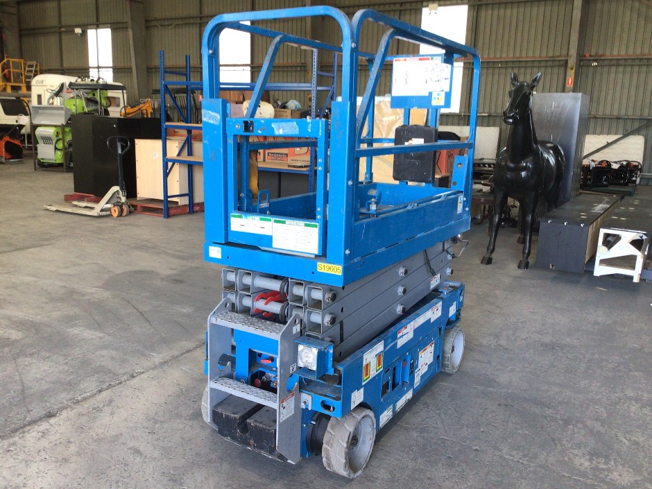 <p>2018 Genie GS1932 Electric Scissor Lift</p>