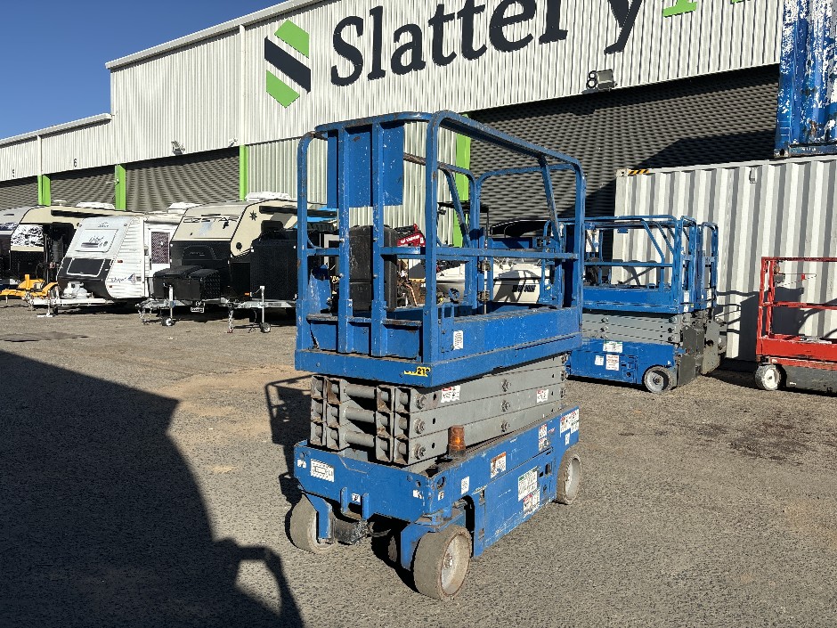 <p>2011 Genie GS-1932 Electric Scissor Lift</p>