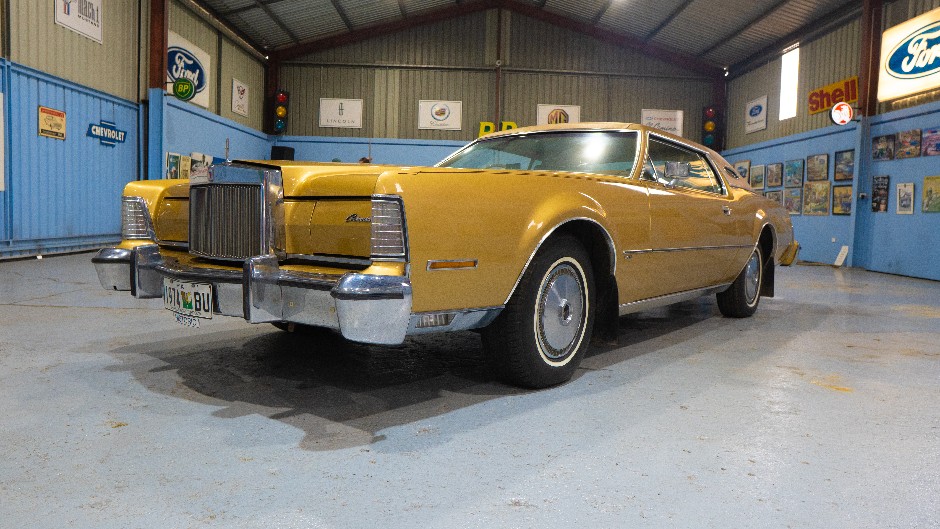 1974 Lincoln Continental  Petrol
