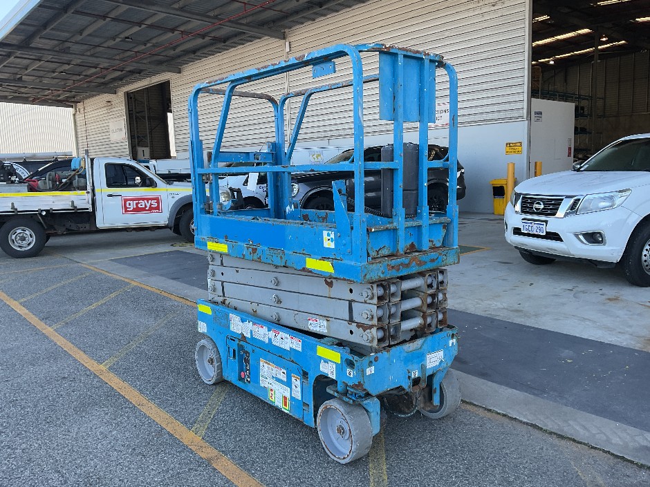 Genie GS-1932 Scissor Lift & Skyjack 12Ft Man Lift