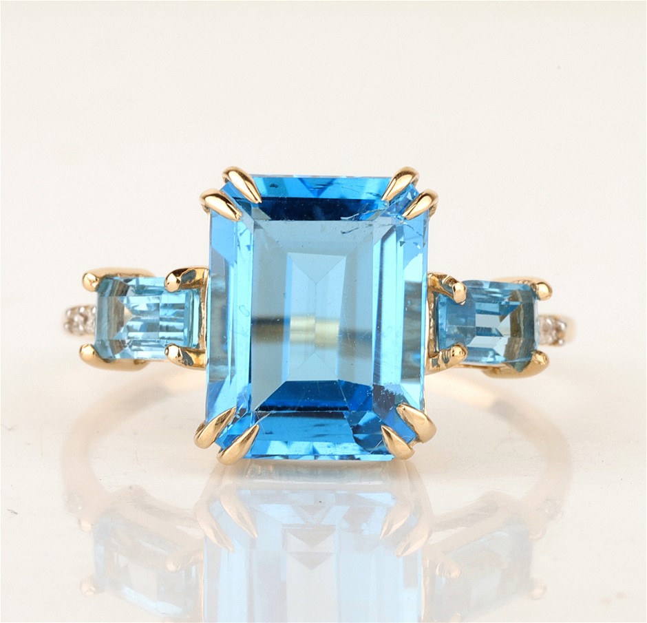 Yellow Gold Natural Swiss Blue Topaz & Diamond Ring with IGI valuation
