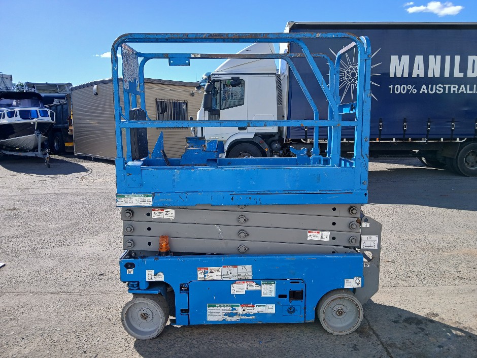 <p>2009 Genie GS-1932 Electric Scissor Lift</p>