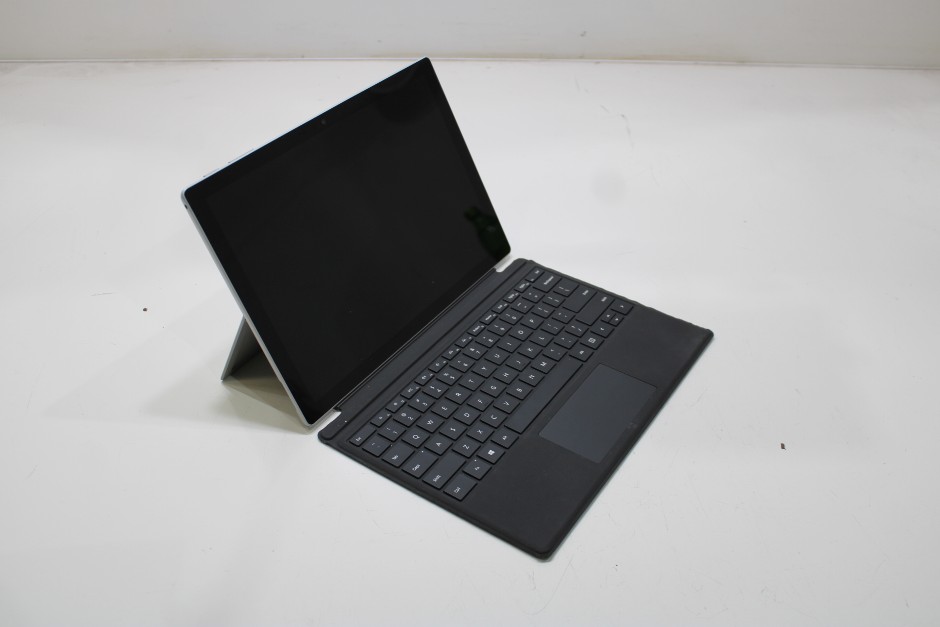 <p>MICROSOFT SURFACE PRO 7+ 1961</p>