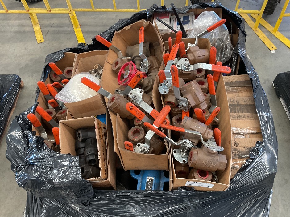 Mixed pallet of valves
