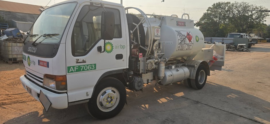 2002 ISUZU NPR Fuel Truck