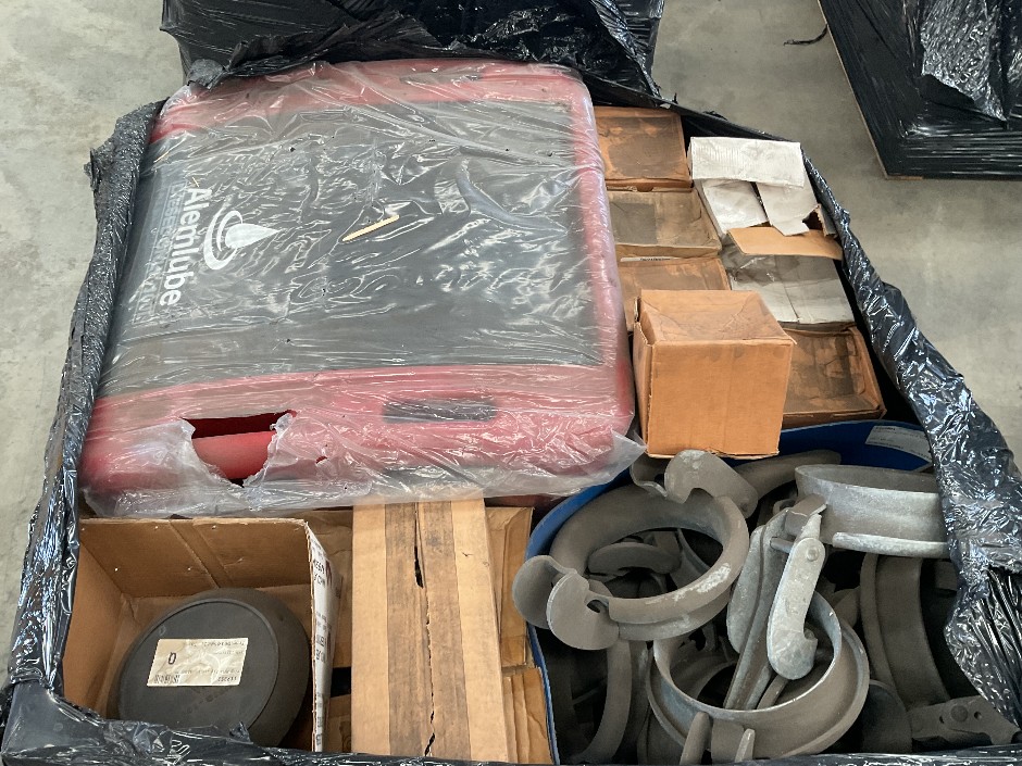 <p>Pallet of mixed goods</p>
