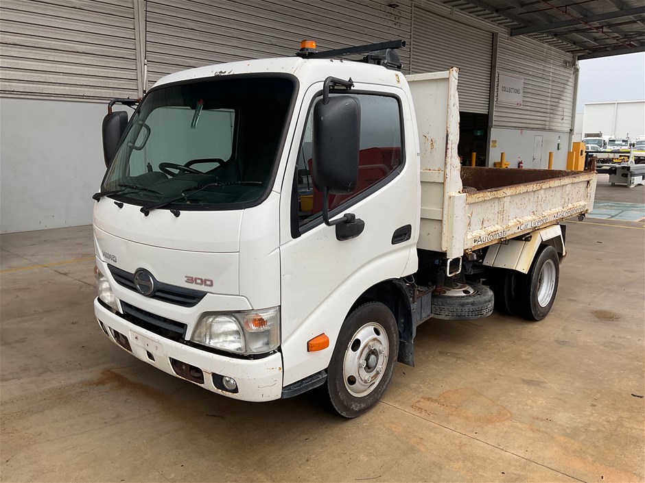 <p>2017 Hino 300 4 x 2 Tipper Truck</p>
