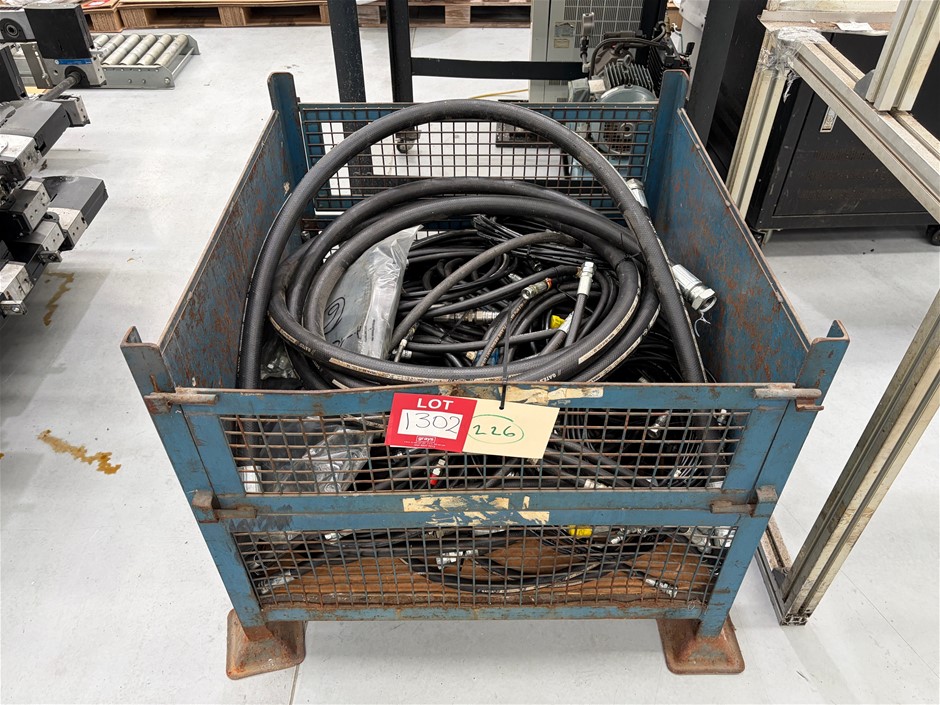 <p><b>Hydraulic hoses for Makino NC machines</b></p>