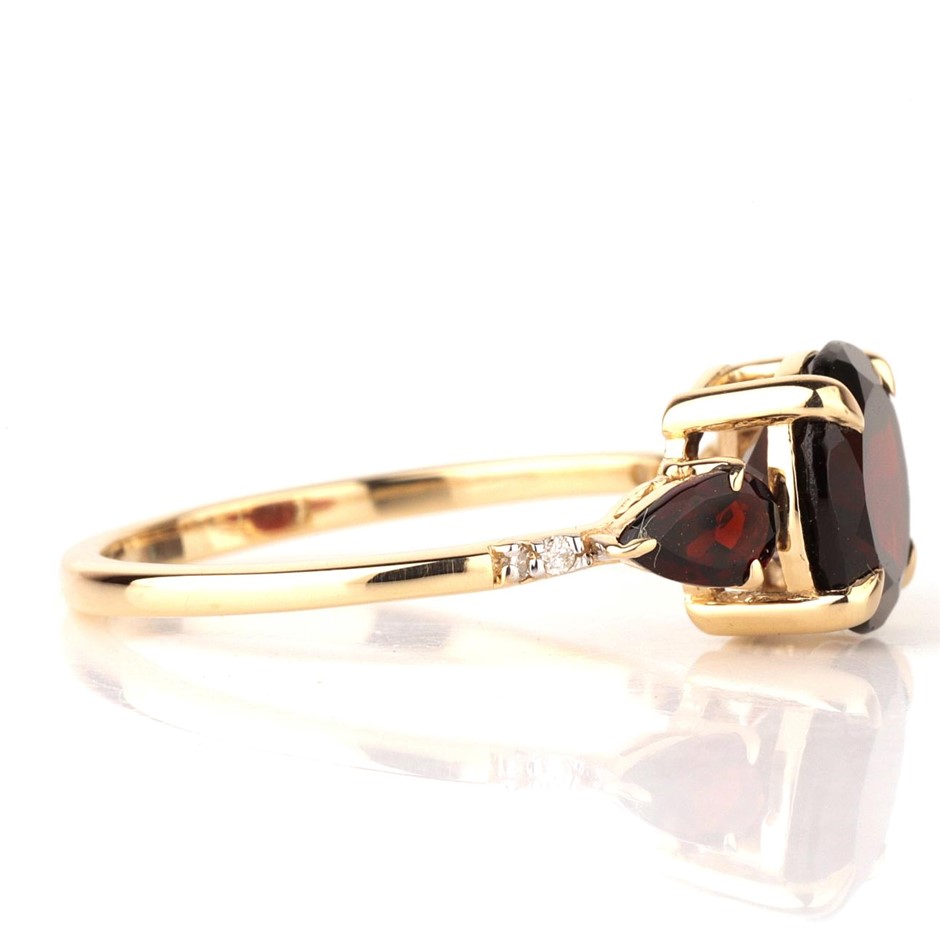 Yellow Gold Natural Garnet & Diamond Ring with IGI valuation Auction ...