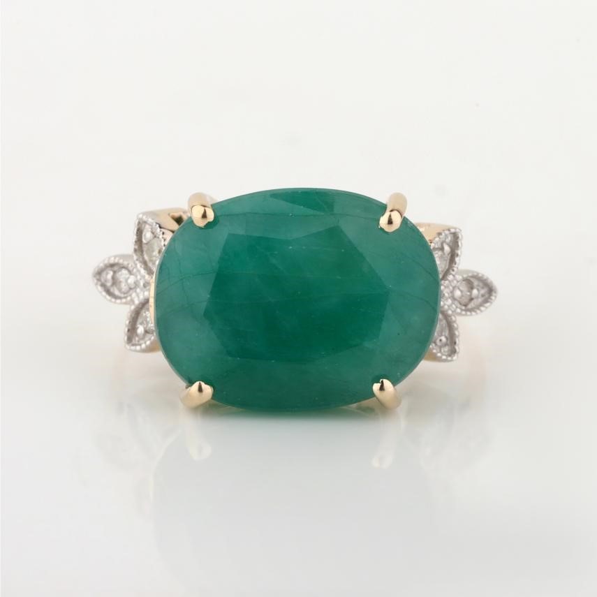 Yellow Gold Natural Emerald & Diamond Ring with IGI valuation