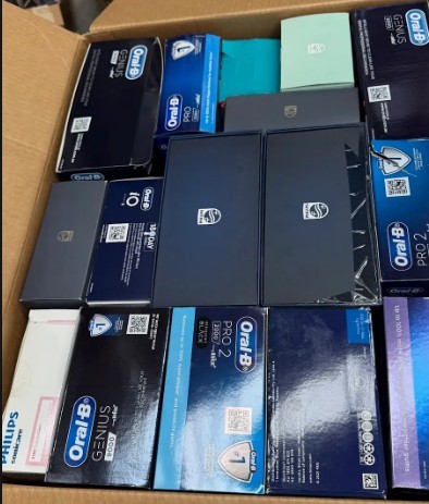 Assorted Box of Oral-B/Philips Electric Toothbrushes. NB: Items may not be