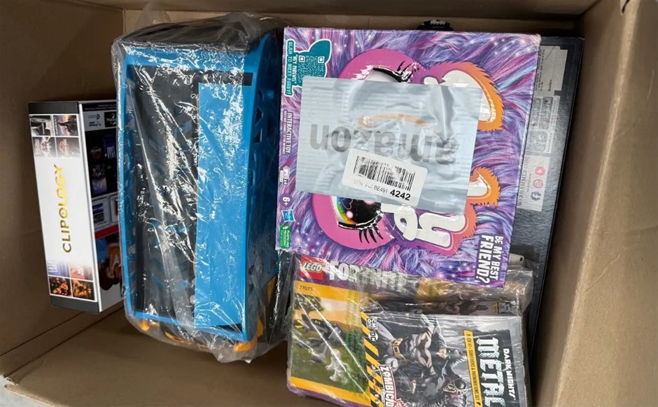 Assorted Box of Kids/Cards Games incl: Clipology, Magnatiles, Fortnite Lego