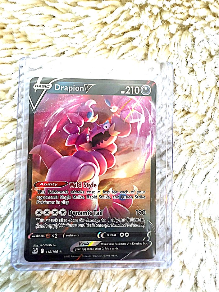 English Drapion V 118/196 Ultra Rare Lost Origin Pokémon Card.