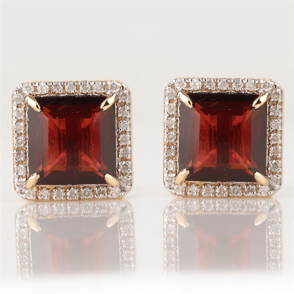 Yellow Gold Natural Garnet & Diamond Earrings with IGI valuation