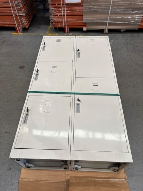 <p>Lockers x2</p>