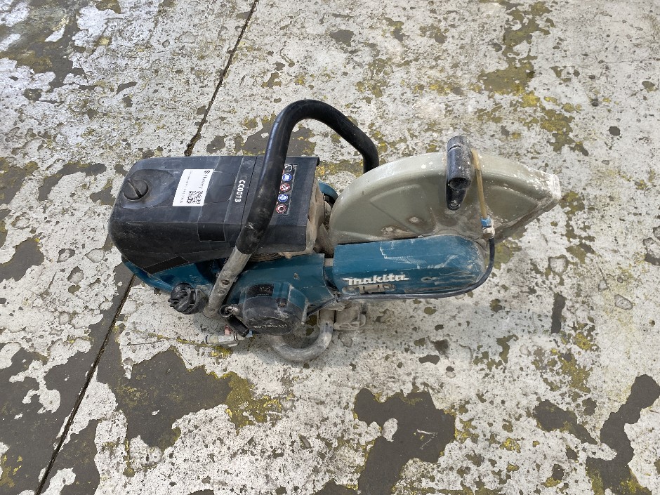 <p>Makita Saw</p>