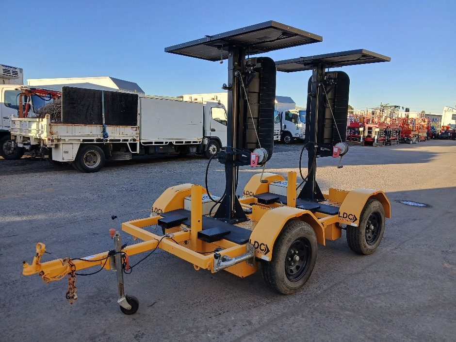 Global PTL2 Traffic Light Trailers