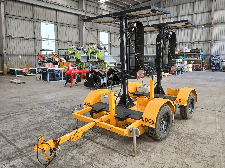 Global PTL2 Traffic Light Trailer