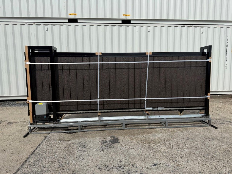1 x 4M Dark Oak Look Electric sliding gate