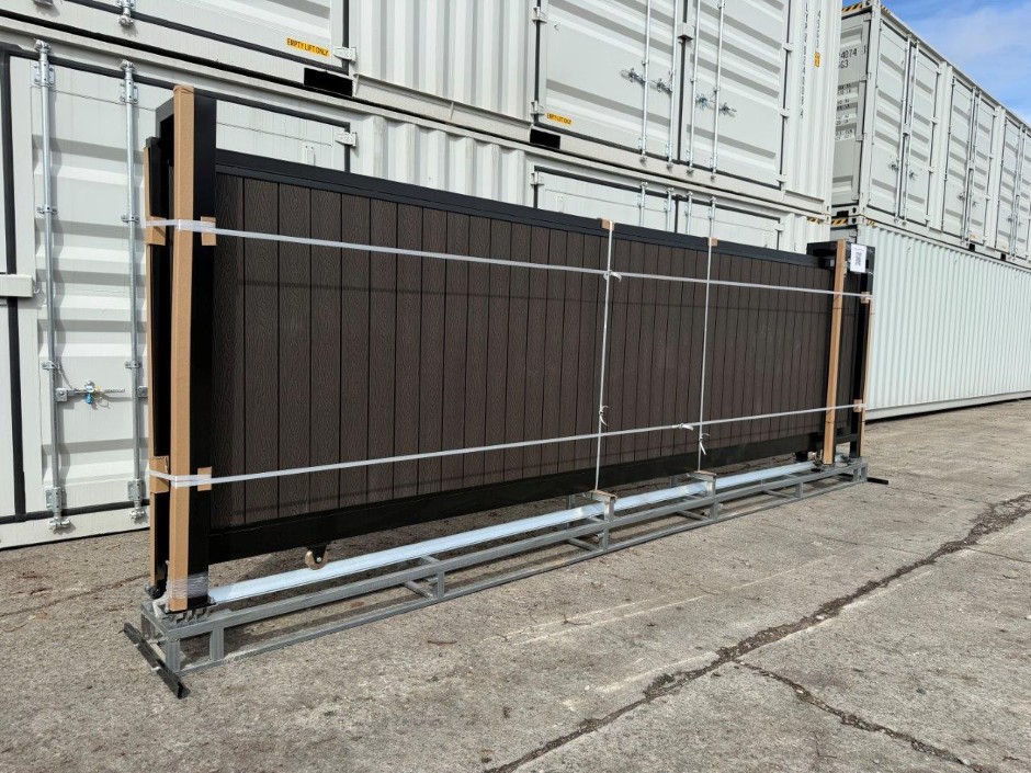 <p>1 x 6M Dark Oak Look Electric sliding gate</p>