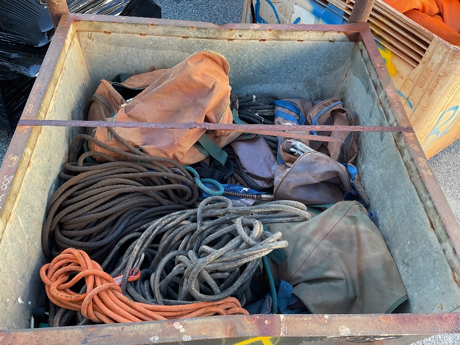 <p>Mixed Rigging equipment</p>