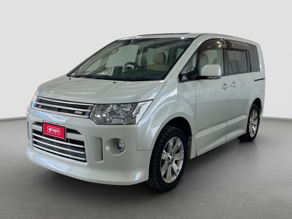 IMPORT 2008 Mitsubishi Delica Petrol