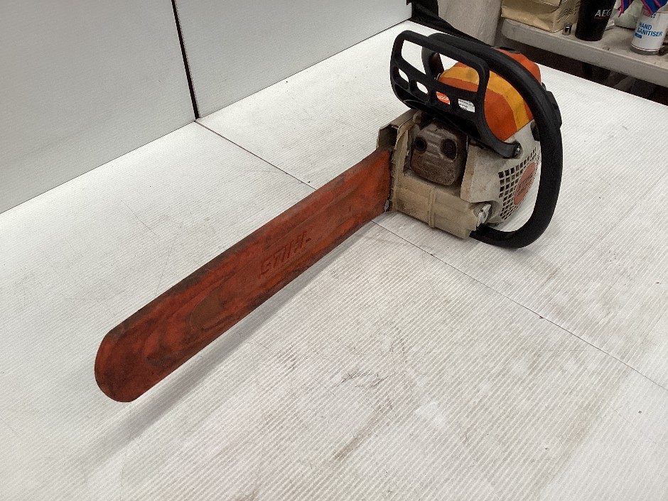 <p>STIHL CHAINSAW MS 211</p>