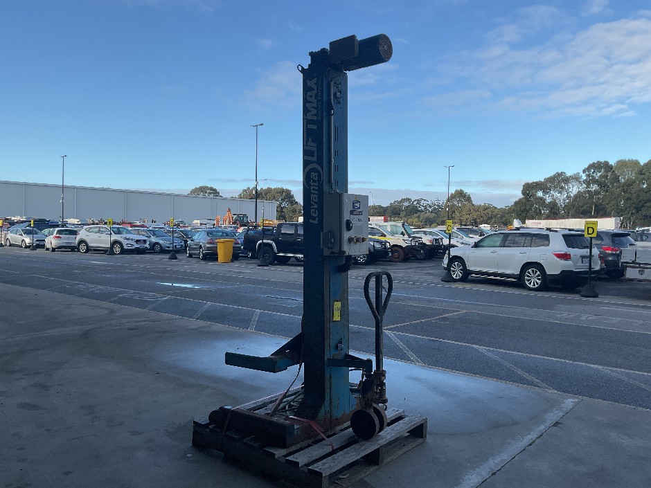Unreserved Levanta PMX Material Hoists