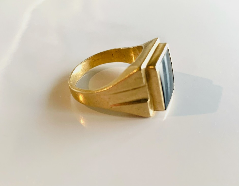 Vintage estate 9carat gold men’s ring stamped 9ct