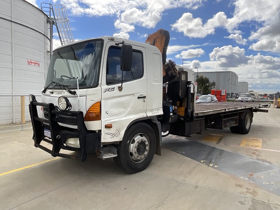 2006 HINO FG   4x2 Tray Truck