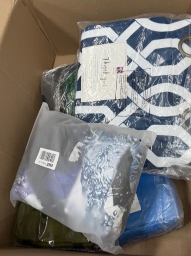 Box of Curtains/Linens. NB: NB: Items may not be in original packaging and