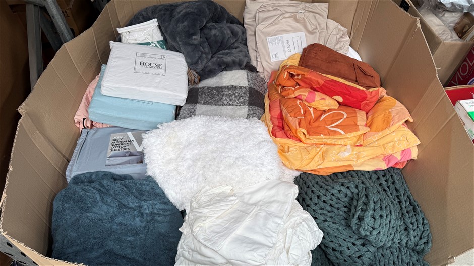 35 x Assorted Bedding, Towels, Linen etc. NB: Items may not be in original