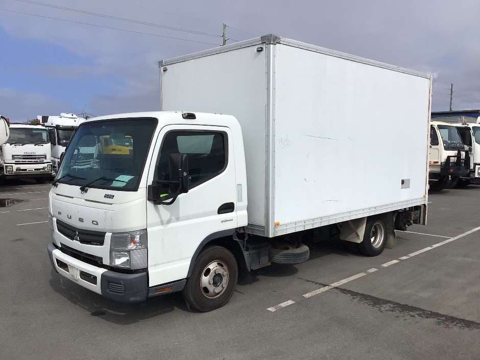 2013 Mitsubishi Fuso 4x2 Pantech Truck
