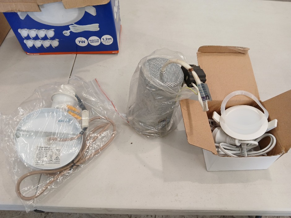 <p>Assorted Ceiling Lights x12</p>