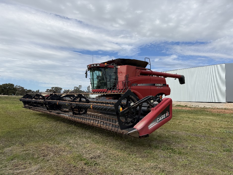 2010 Case 8120 Combine With Case IH 2152 40 Foot Front